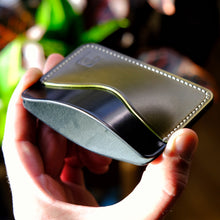 Load image into Gallery viewer, Pod 3 - Minimalist Wallet - Black & Olive Shell Cordovan