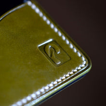Load image into Gallery viewer, Pod 3 - Minimalist Wallet - Black & Olive Shell Cordovan