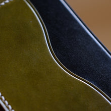 Load image into Gallery viewer, Pod 3 - Minimalist Wallet - Black & Olive Shell Cordovan