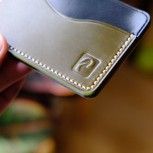 Load image into Gallery viewer, Pod 3 - Minimalist Wallet - Black &amp; Olive Shell Cordovan
